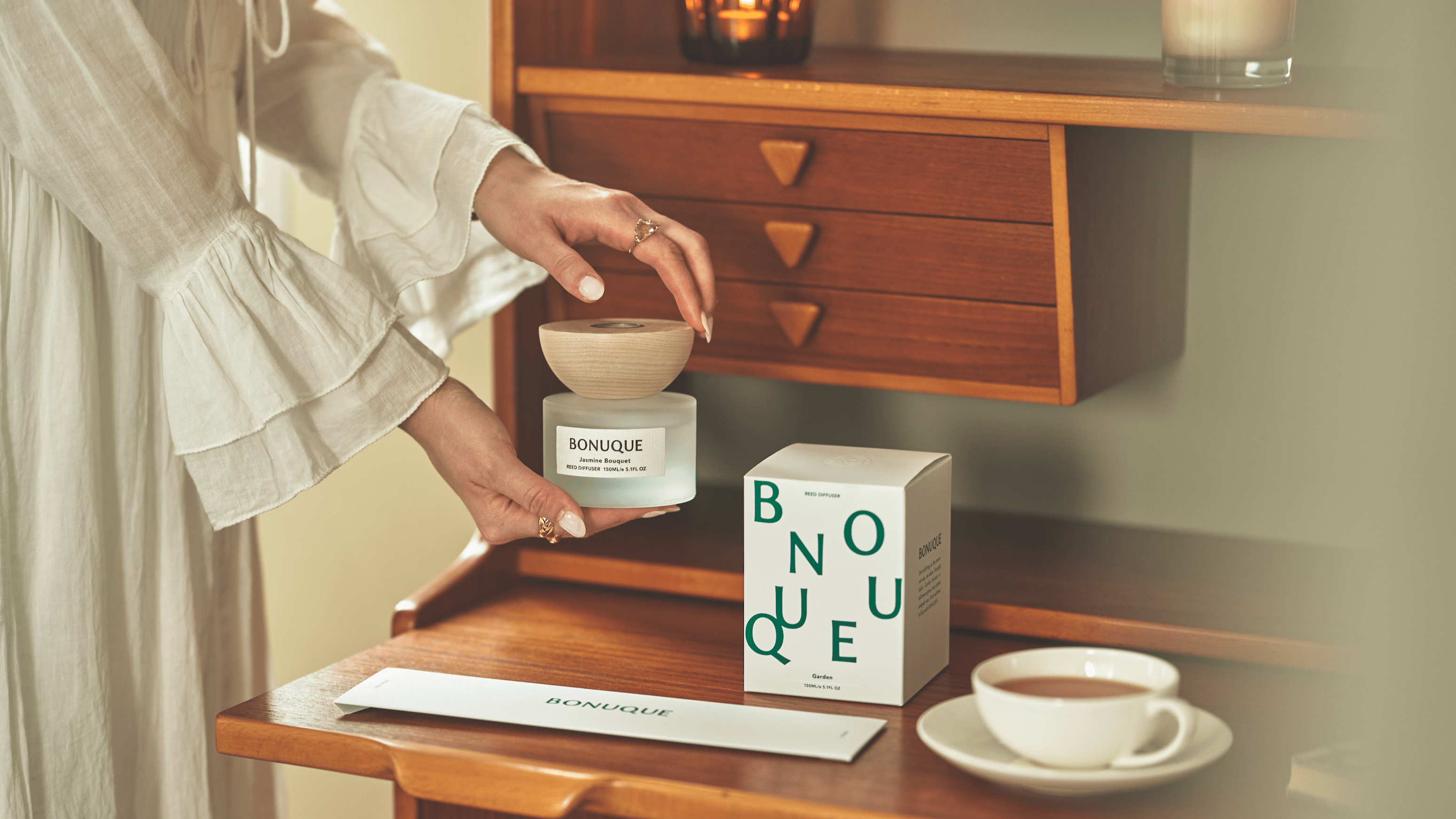 香りの模様替えで、春夏のときめきを―― 新製品 リードディフューザー ホワイトライン【5/20(火)20:00】より発売開始