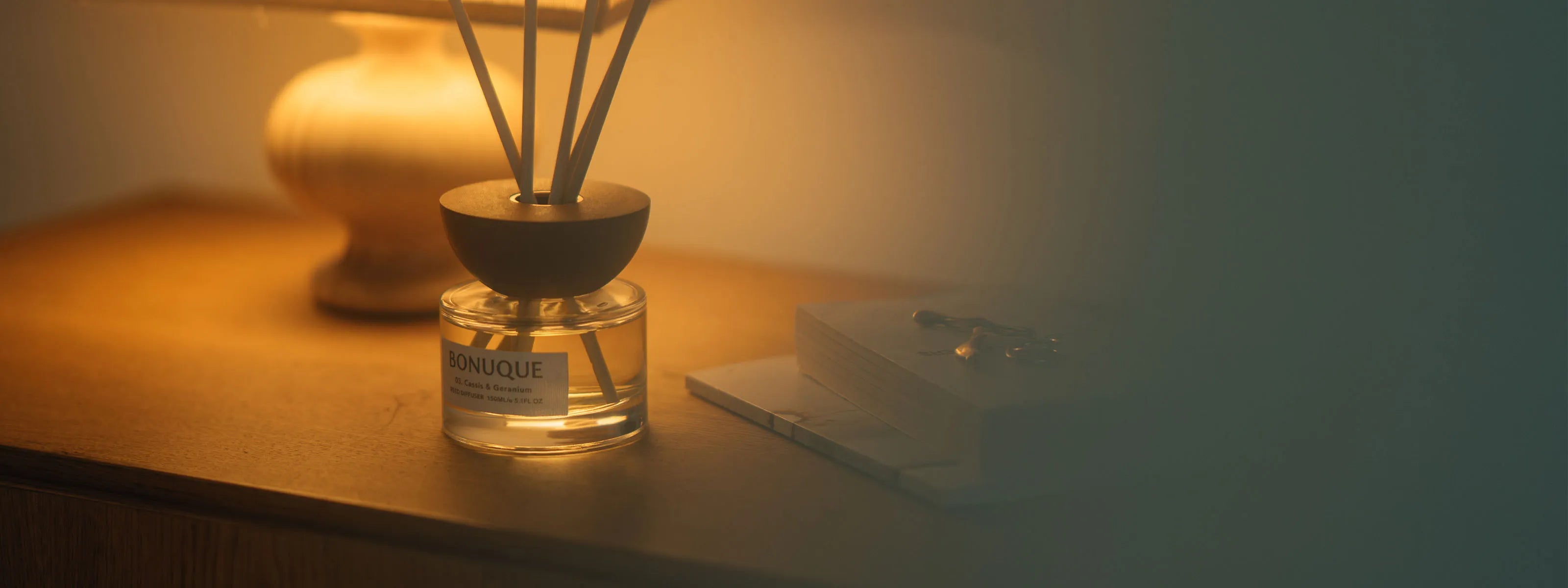 NIKO LIFE初のセルフケアブランド ボヌーク(BONUQUE)リードディフューザーを寝室に飾る